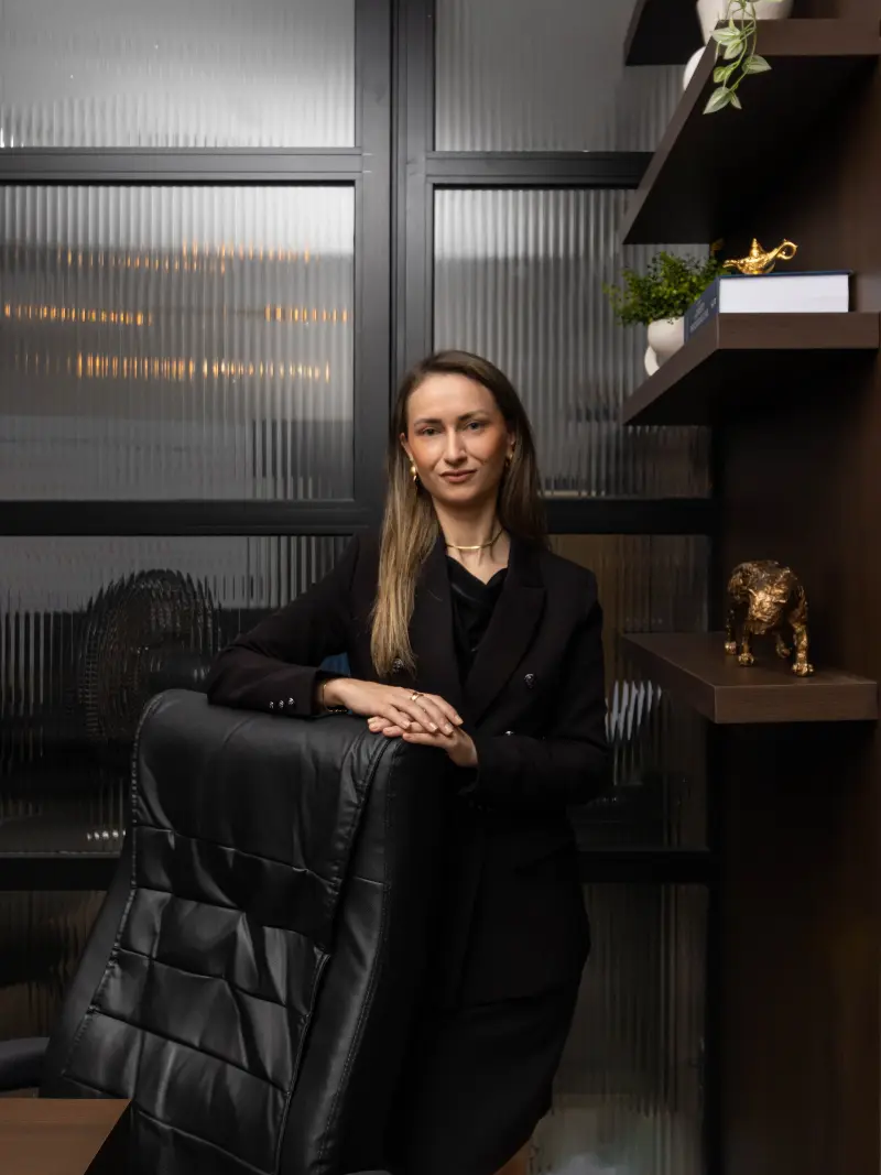 Foto da Dra. Alexandra Caporale, sócia fundadora